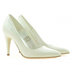 Eleganckie buty damskie 1246 lakierowane beż01