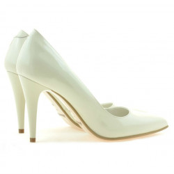 Eleganckie buty damskie 1246 lakierowane beż01