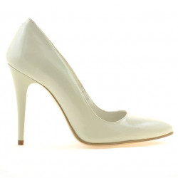 Eleganckie buty damskie 1241 lakierowane beżowe01