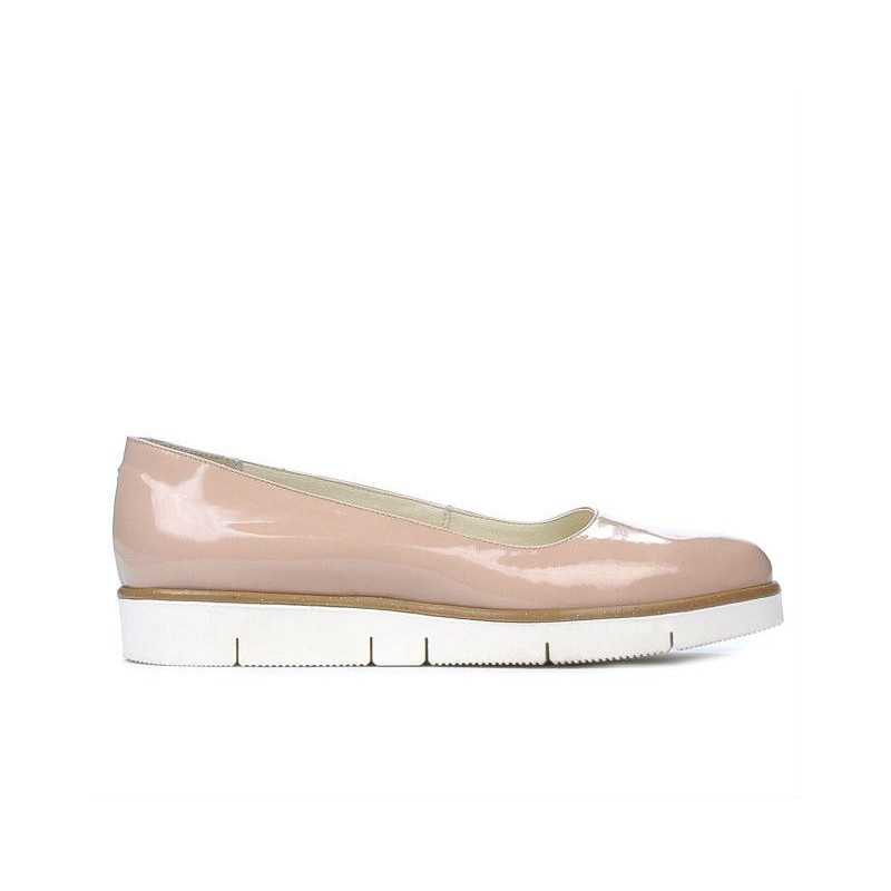Damskie buty casual 677 lakierowane nude