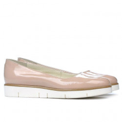 Damskie buty casual 677 lakierowane nude