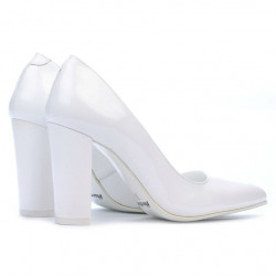 Eleganckie buty damskie 1261 lakierowane białe