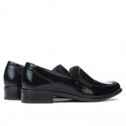 Damskie buty casual 649 czarny lakier krokodyla