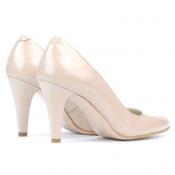 Eleganckie buty damskie 1234 lakierowana kość słoniowa