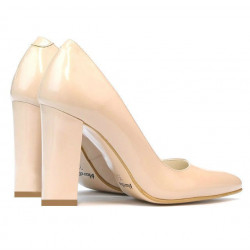Eleganckie buty damskie 1261 lakierowane kość słoniowa