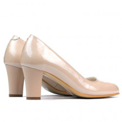 Eleganckie buty damskie 1209 lakierowane kość słoniowa