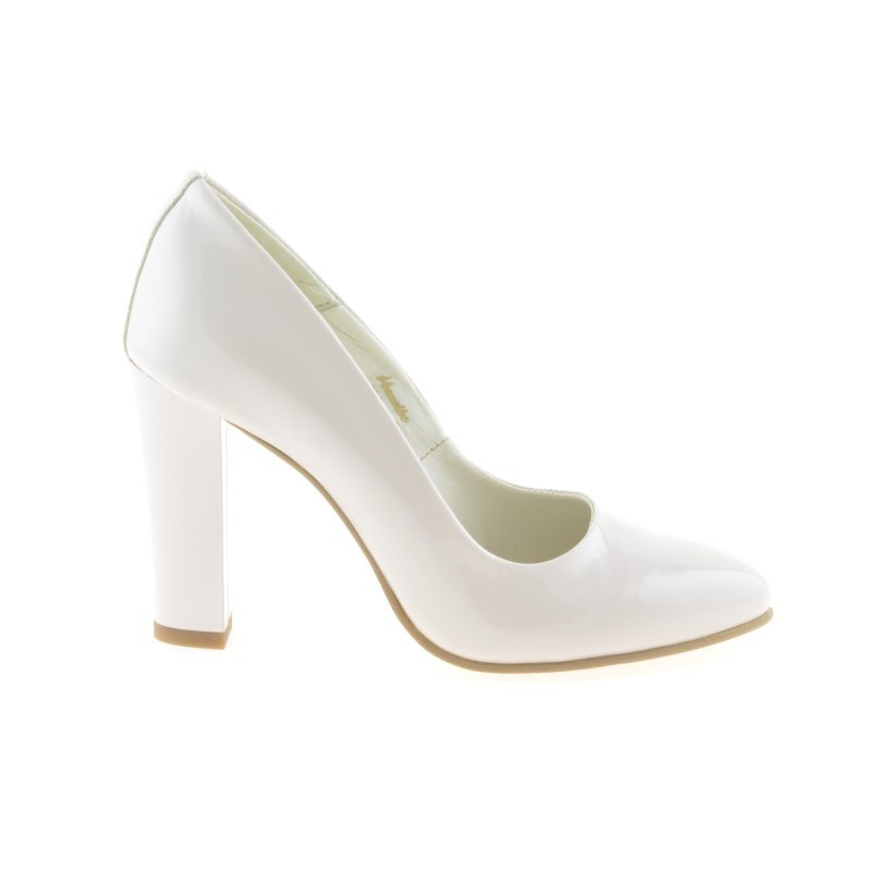 Eleganckie buty damskie 1214 lakierowane w kolorze kości słoniowej