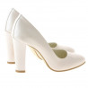 Eleganckie buty damskie 1214 lakierowane w kolorze kości słoniowej