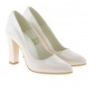 Eleganckie buty damskie 1214 lakierowane w kolorze kości słoniowej