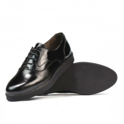 Czarne lakierowane damskie buty casual 664