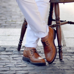 Buty casual męskie 836 brązowe