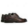 Eleganckie buty męskie 904 a kawiarnia