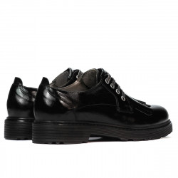 Damskie pantofle casual 6025 lakier czarny
