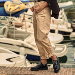 Damskie pantofle casual 6025 lakier czarny