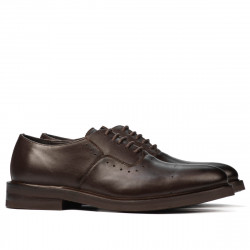 Eleganckie buty męskie 937 a kawa