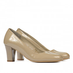 Eleganckie buty damskie 1209 lakierowane beżowe