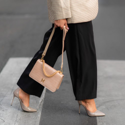 Eleganckie buty damskie 1296 lakier cappuccino lifestyle