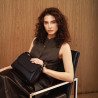 Damska torba na ramię 040g biz czarna lifestyle