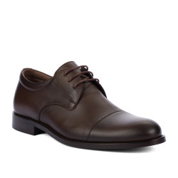 Eleganckie buty męskie 930 a kawa
