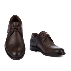 Eleganckie buty męskie 930 a kawa