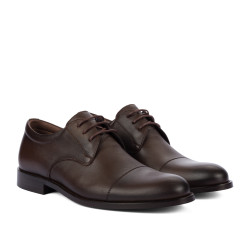 Eleganckie buty męskie 930 a kawa