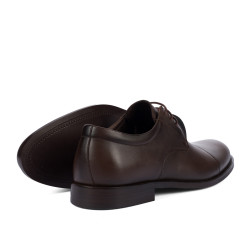 Eleganckie buty męskie 930 a kawa