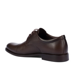 Eleganckie buty męskie 930 a kawa