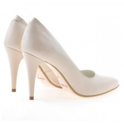 Damskie eleganckie buty 1246 lakierowane w kolorze kości słoniowej