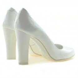 Eleganckie buty damskie 1214 lakierowane białe